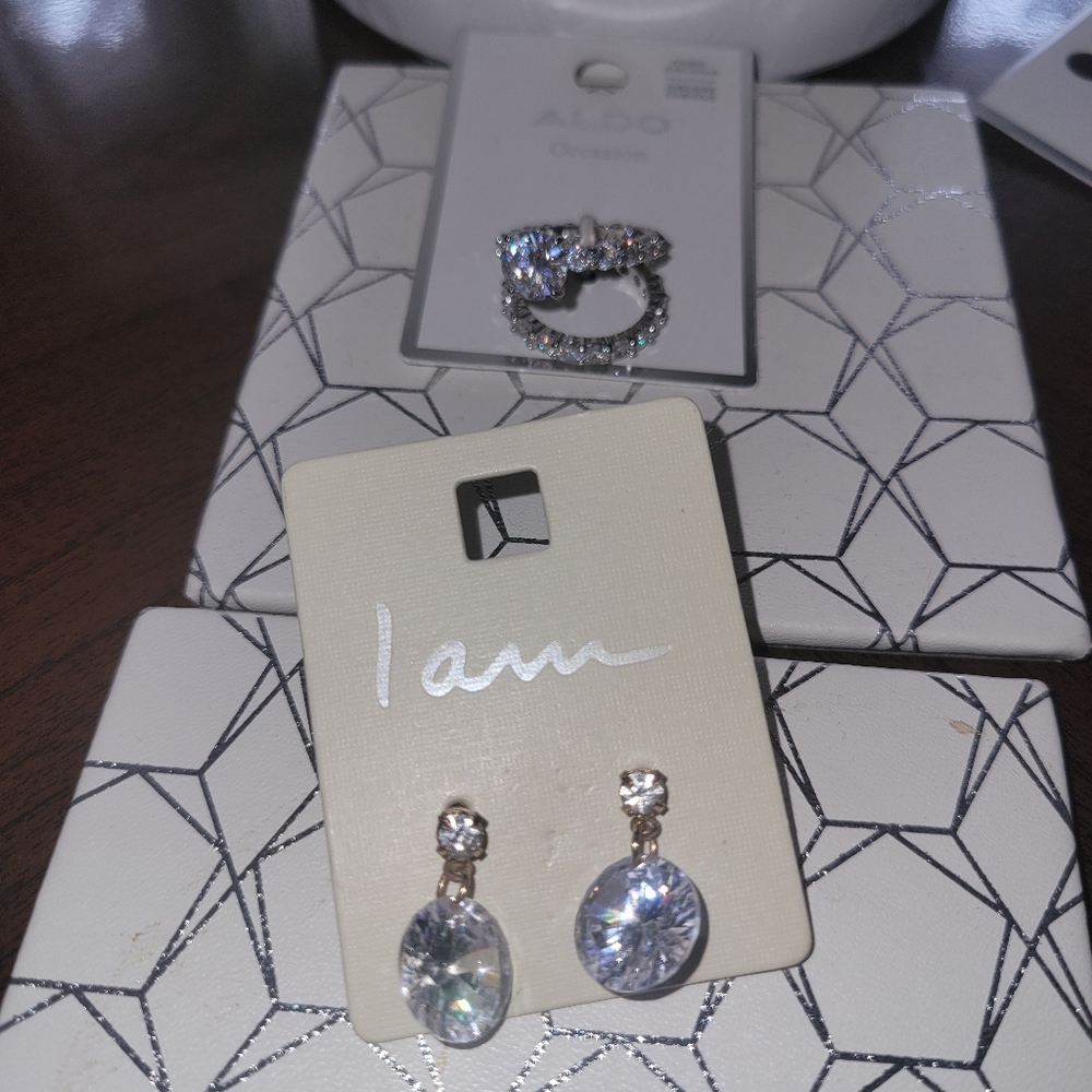 Beautiful ENGAGEMENT WEDDING 💍 SET Plus FREE 🎁 Earrings